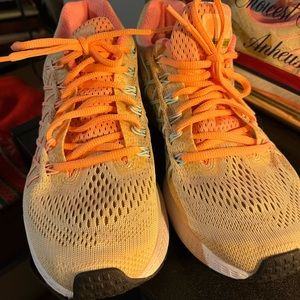 Excellent Condition Women’s Nike Sneakers 9.5